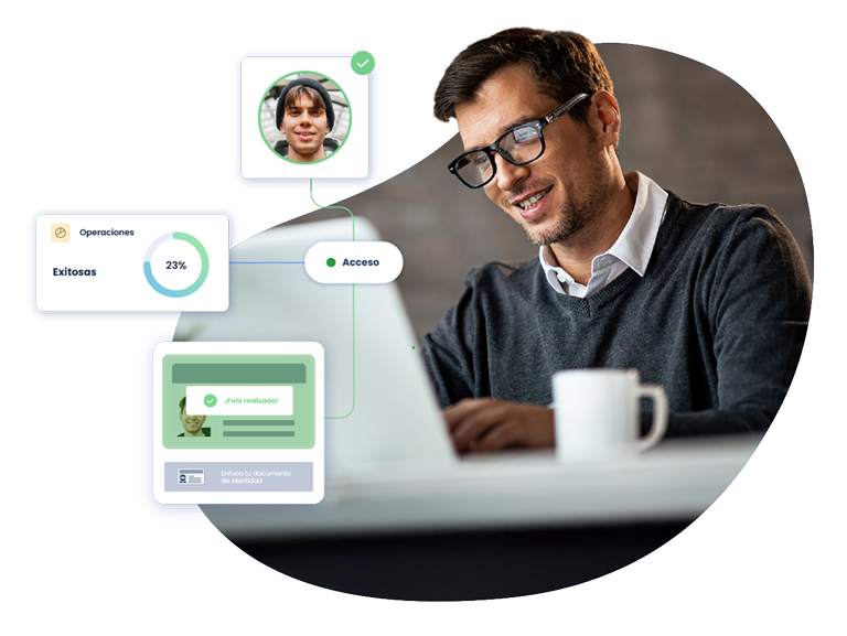 Usuario en un portátil autenticando. Varias pantallas muestran que el proceso ha sido exitoso