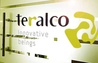 puerta de cristal con logo teralco