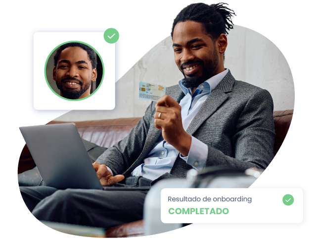 Usuario con portátil haciendo onboarding